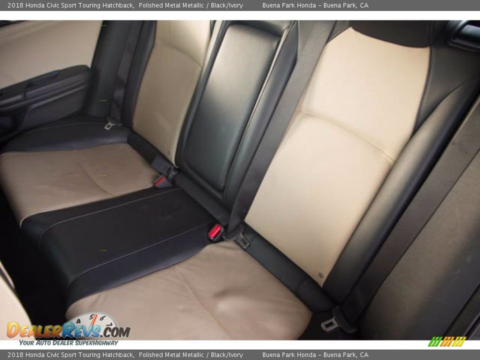 2018 Honda Civic Sport Touring Hatchback Polished Metal Metallic / Black/Ivory Photo #20