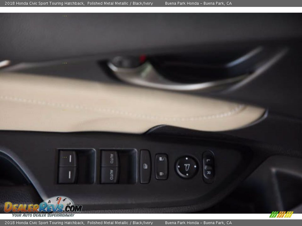 2018 Honda Civic Sport Touring Hatchback Polished Metal Metallic / Black/Ivory Photo #32