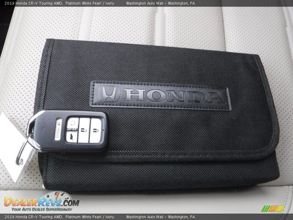 2019 Honda CR-V Touring AWD Platinum White Pearl / Ivory Photo #32