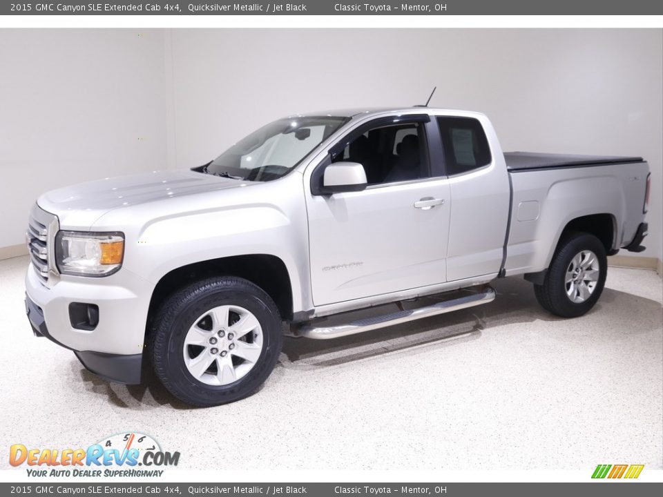 Front 3/4 View of 2015 GMC Canyon SLE Extended Cab 4x4 Photo #3