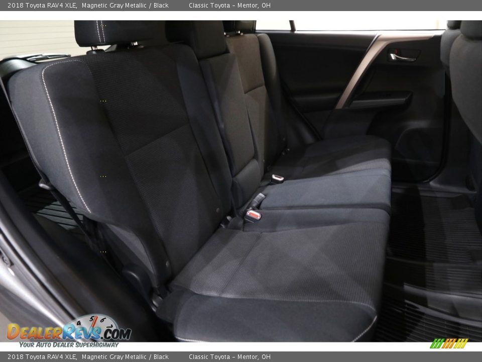 2018 Toyota RAV4 XLE Magnetic Gray Metallic / Black Photo #15
