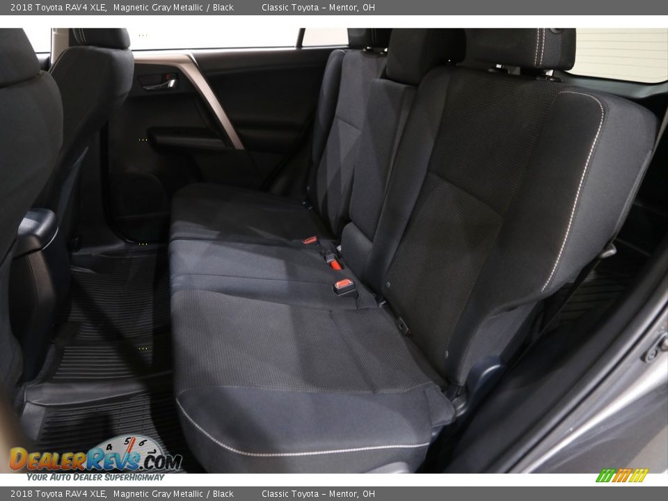 2018 Toyota RAV4 XLE Magnetic Gray Metallic / Black Photo #16