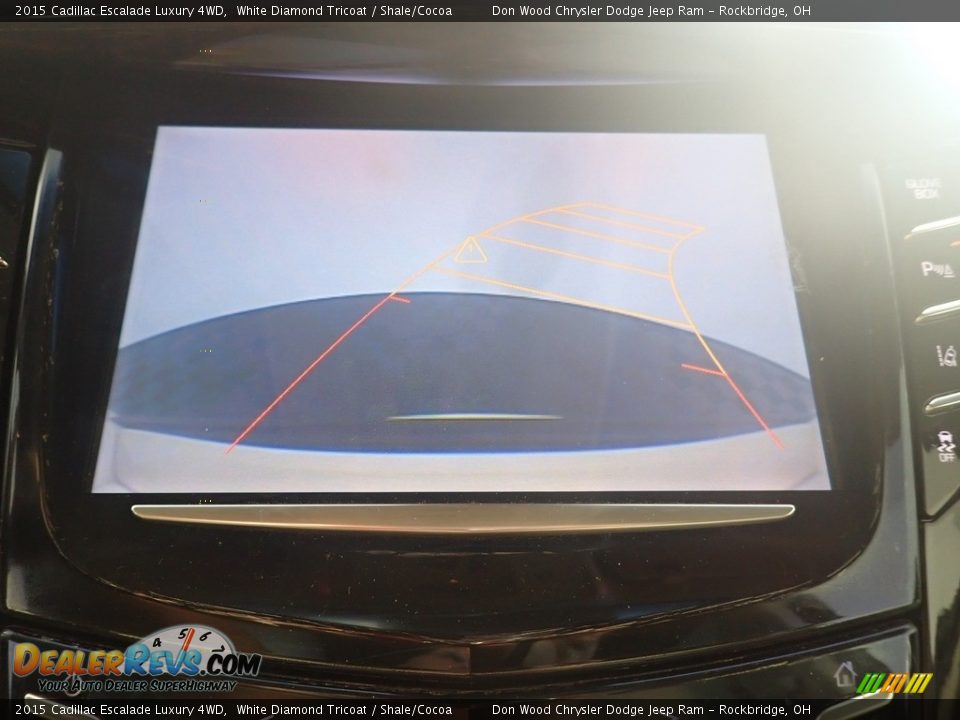 2015 Cadillac Escalade Luxury 4WD White Diamond Tricoat / Shale/Cocoa Photo #2