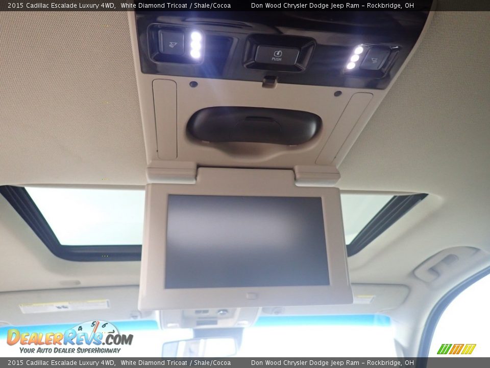 2015 Cadillac Escalade Luxury 4WD White Diamond Tricoat / Shale/Cocoa Photo #3