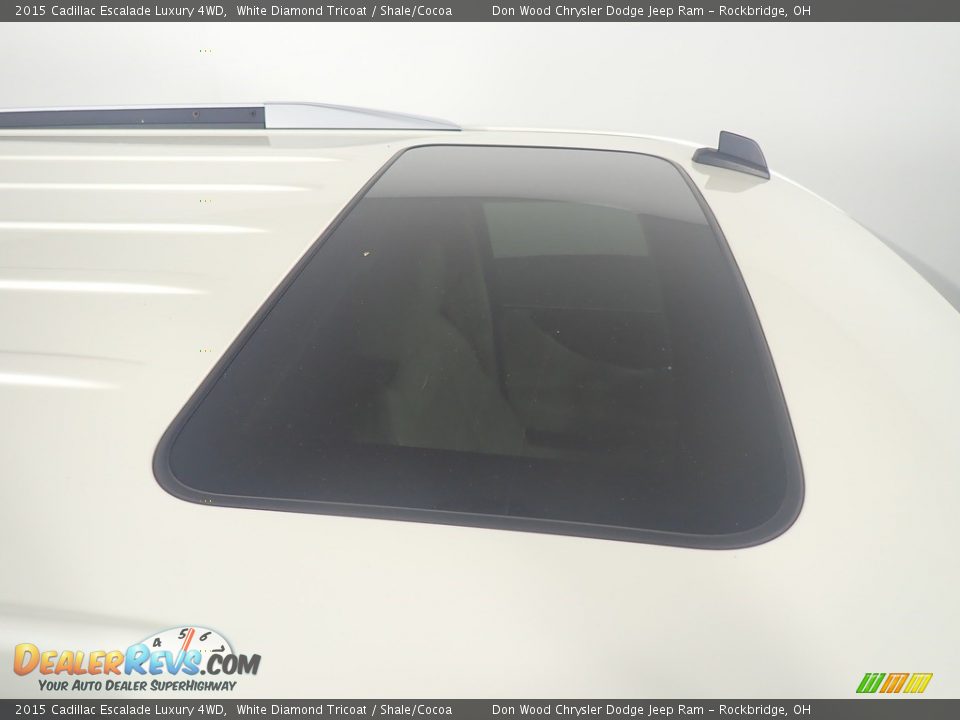 2015 Cadillac Escalade Luxury 4WD White Diamond Tricoat / Shale/Cocoa Photo #5