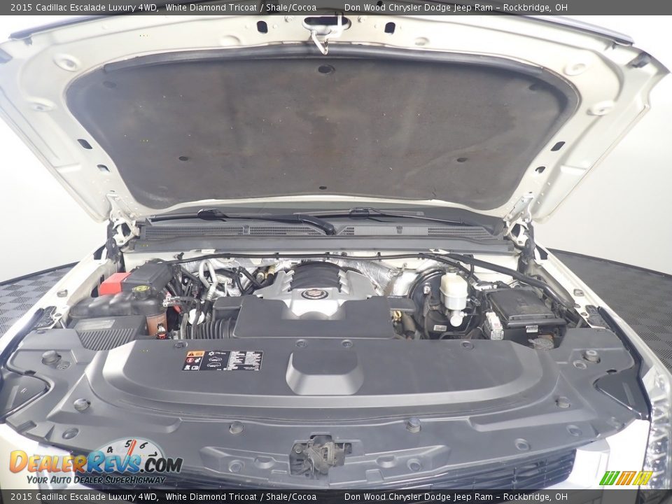 2015 Cadillac Escalade Luxury 4WD White Diamond Tricoat / Shale/Cocoa Photo #17