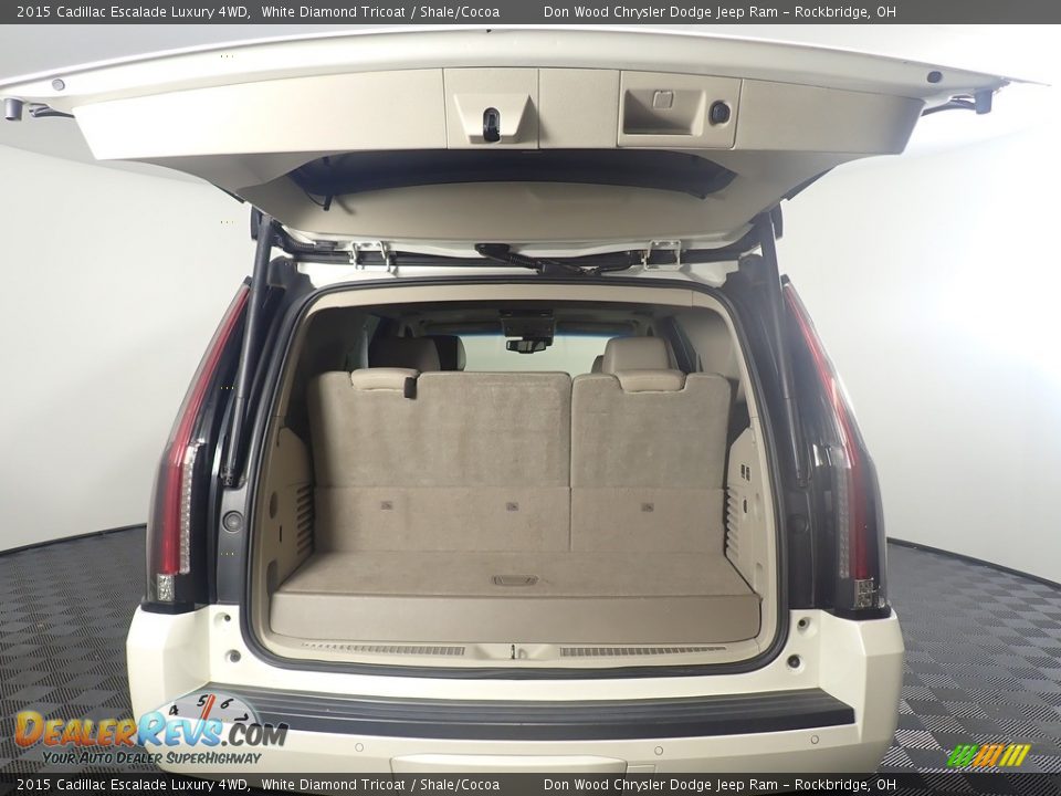 2015 Cadillac Escalade Luxury 4WD White Diamond Tricoat / Shale/Cocoa Photo #18