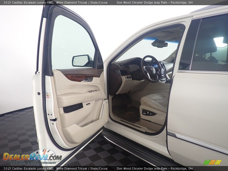 2015 Cadillac Escalade Luxury 4WD White Diamond Tricoat / Shale/Cocoa Photo #25