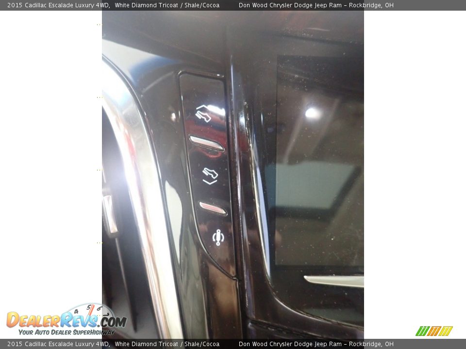 2015 Cadillac Escalade Luxury 4WD White Diamond Tricoat / Shale/Cocoa Photo #35