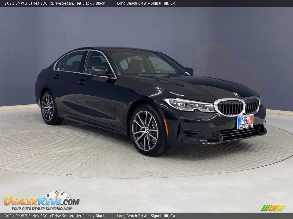 Front 3/4 View of 2021 BMW 3 Series 330i xDrive Sedan Photo #27