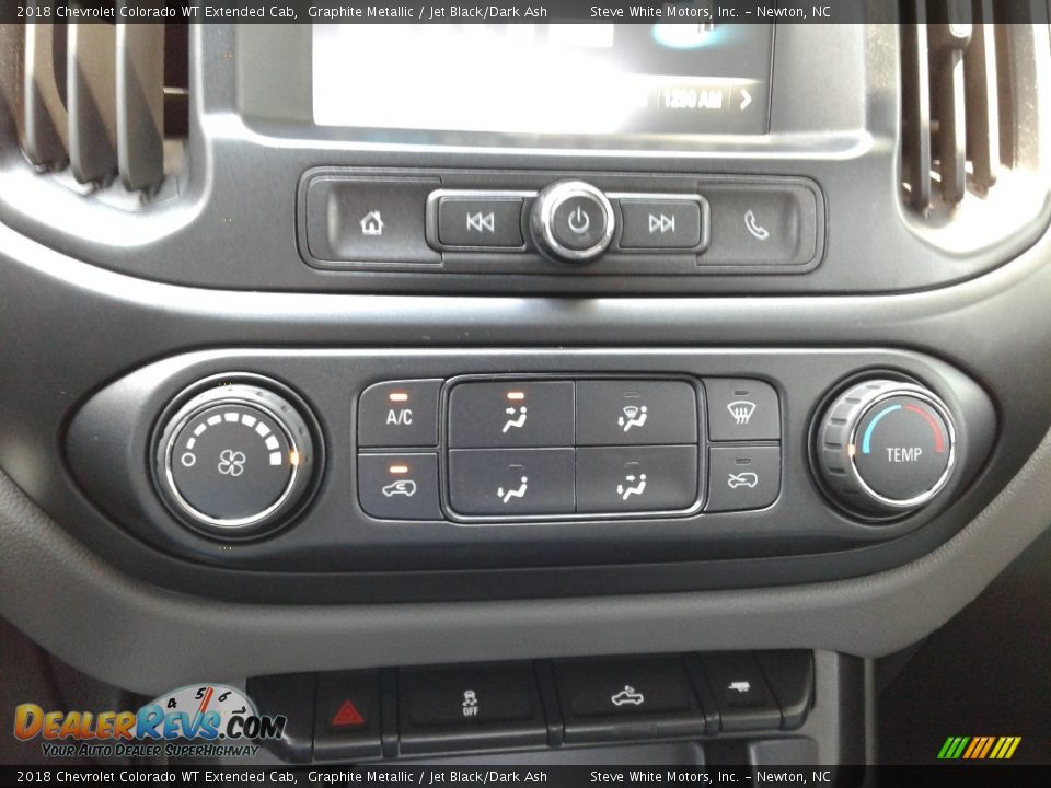 Controls of 2018 Chevrolet Colorado WT Extended Cab Photo #21