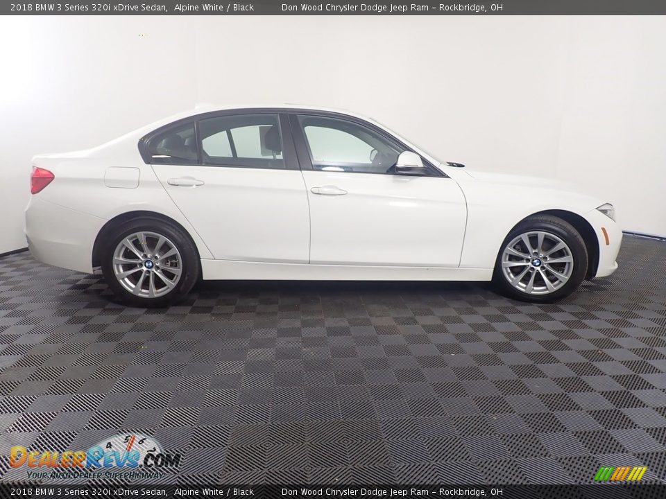 2018 BMW 3 Series 320i xDrive Sedan Alpine White / Black Photo #11