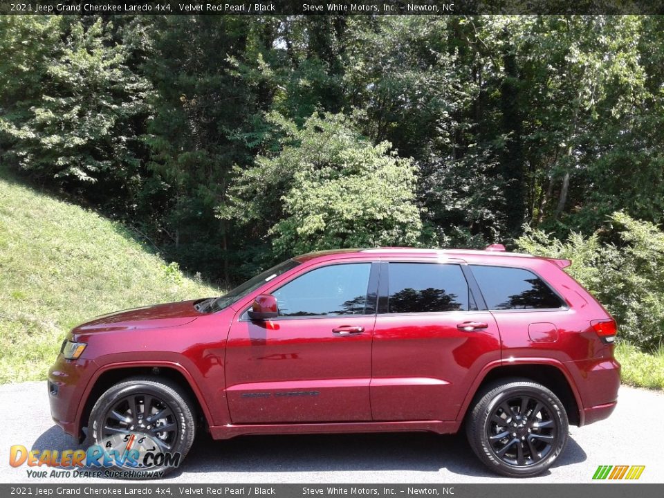 2021 Jeep Grand Cherokee Laredo 4x4 Velvet Red Pearl / Black Photo #1