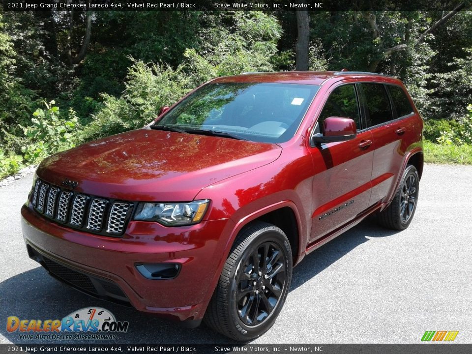 2021 Jeep Grand Cherokee Laredo 4x4 Velvet Red Pearl / Black Photo #2
