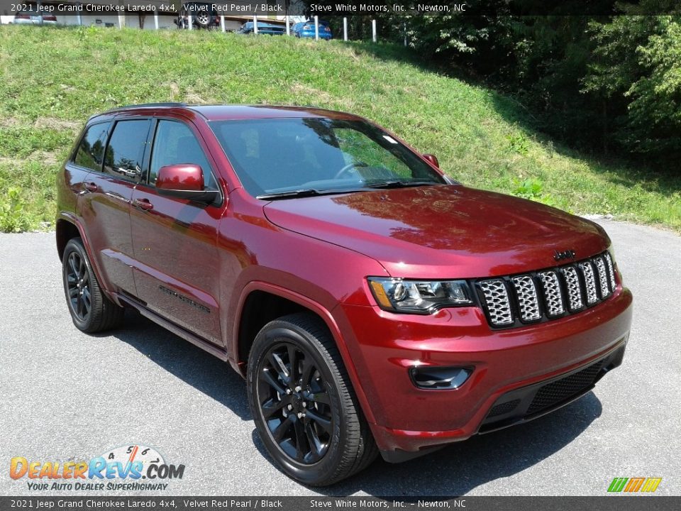 2021 Jeep Grand Cherokee Laredo 4x4 Velvet Red Pearl / Black Photo #4