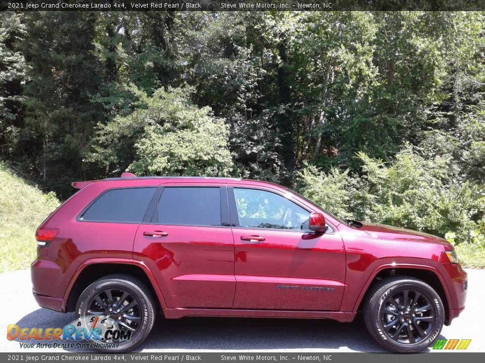 2021 Jeep Grand Cherokee Laredo 4x4 Velvet Red Pearl / Black Photo #5