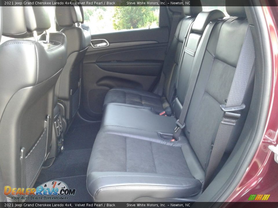 2021 Jeep Grand Cherokee Laredo 4x4 Velvet Red Pearl / Black Photo #13