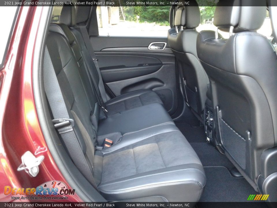 2021 Jeep Grand Cherokee Laredo 4x4 Velvet Red Pearl / Black Photo #16