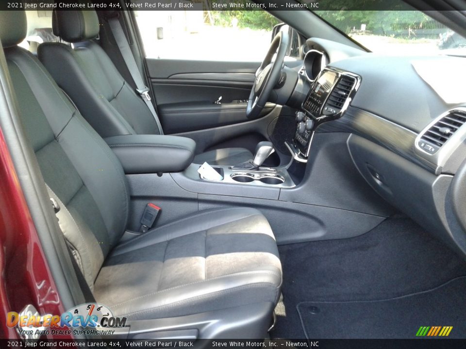 2021 Jeep Grand Cherokee Laredo 4x4 Velvet Red Pearl / Black Photo #17