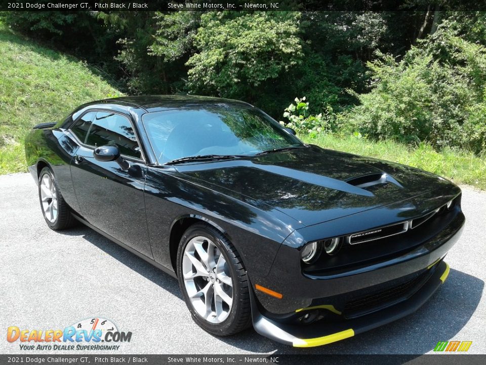 Front 3/4 View of 2021 Dodge Challenger GT Photo #4