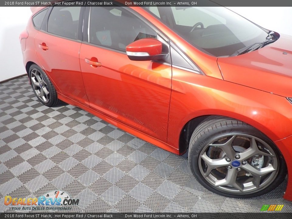 2018 Ford Focus ST Hatch Hot Pepper Red / Charcoal Black Photo #4
