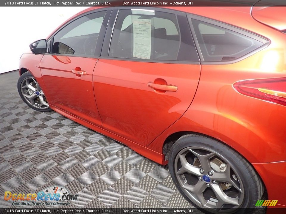 2018 Ford Focus ST Hatch Hot Pepper Red / Charcoal Black Photo #18