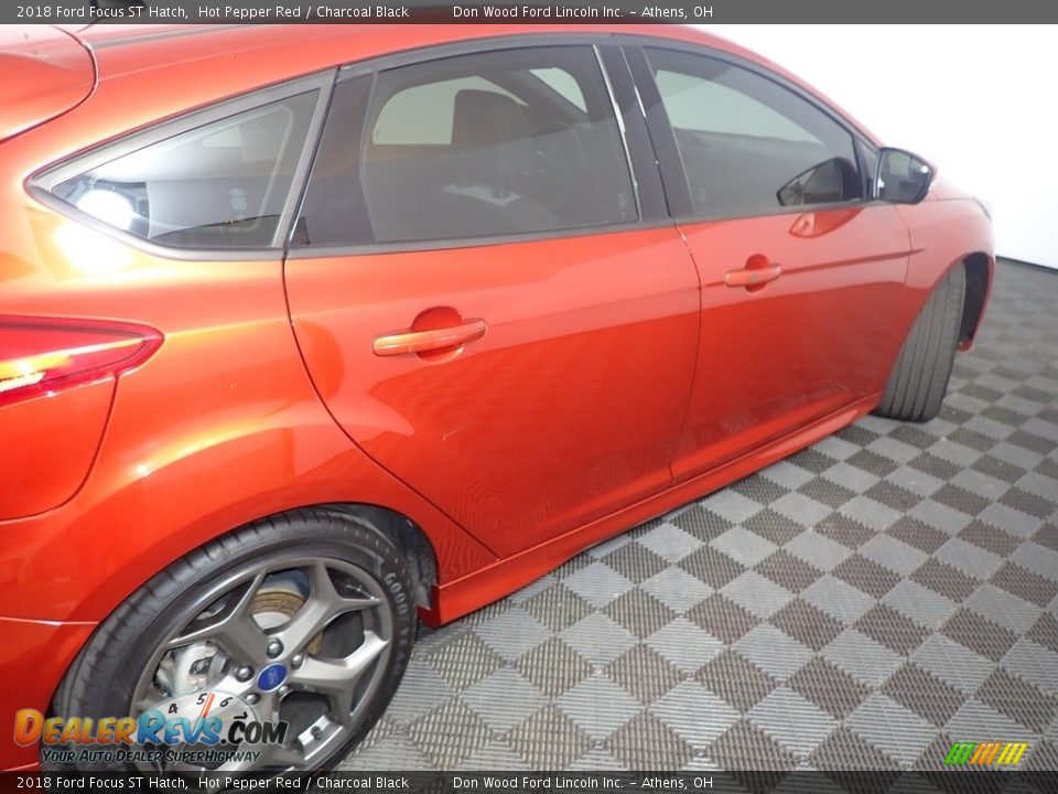 2018 Ford Focus ST Hatch Hot Pepper Red / Charcoal Black Photo #19