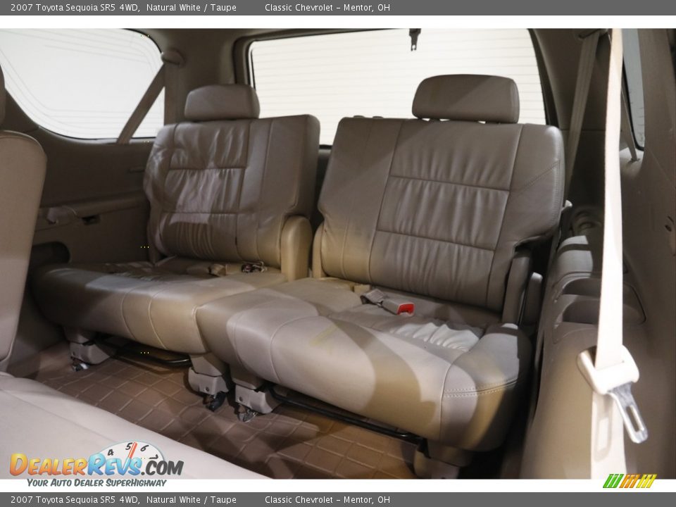 2007 Toyota Sequoia SR5 4WD Natural White / Taupe Photo #16