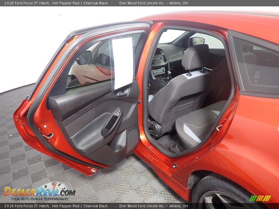 2018 Ford Focus ST Hatch Hot Pepper Red / Charcoal Black Photo #34