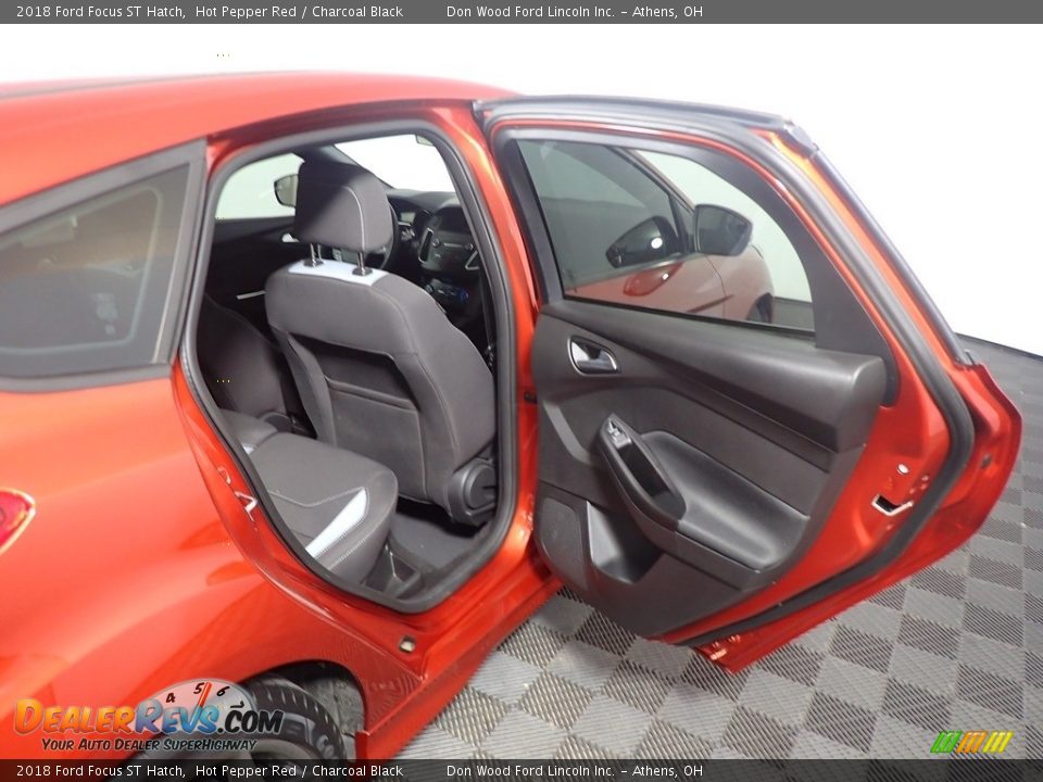 2018 Ford Focus ST Hatch Hot Pepper Red / Charcoal Black Photo #36