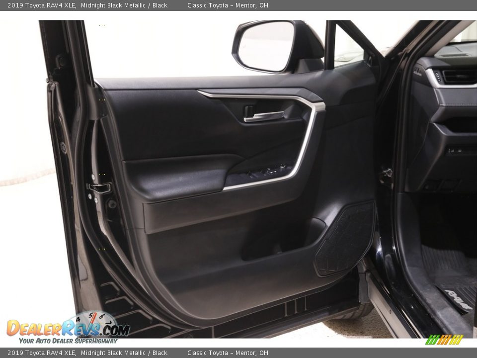 2019 Toyota RAV4 XLE Midnight Black Metallic / Black Photo #4