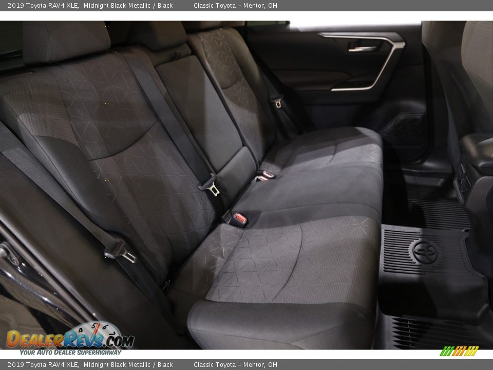 2019 Toyota RAV4 XLE Midnight Black Metallic / Black Photo #16