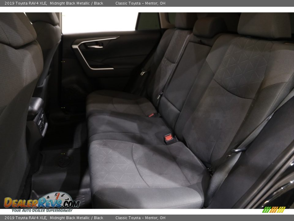 2019 Toyota RAV4 XLE Midnight Black Metallic / Black Photo #17