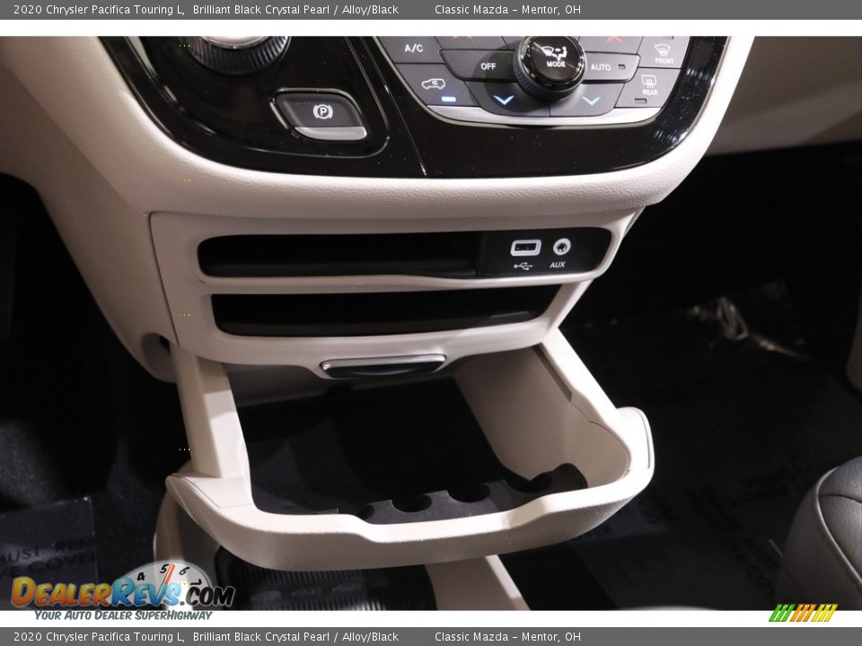 2020 Chrysler Pacifica Touring L Brilliant Black Crystal Pearl / Alloy/Black Photo #15