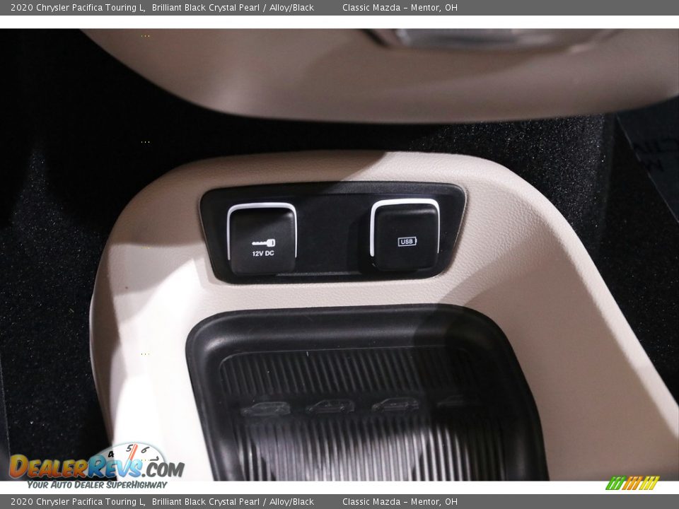 2020 Chrysler Pacifica Touring L Brilliant Black Crystal Pearl / Alloy/Black Photo #16