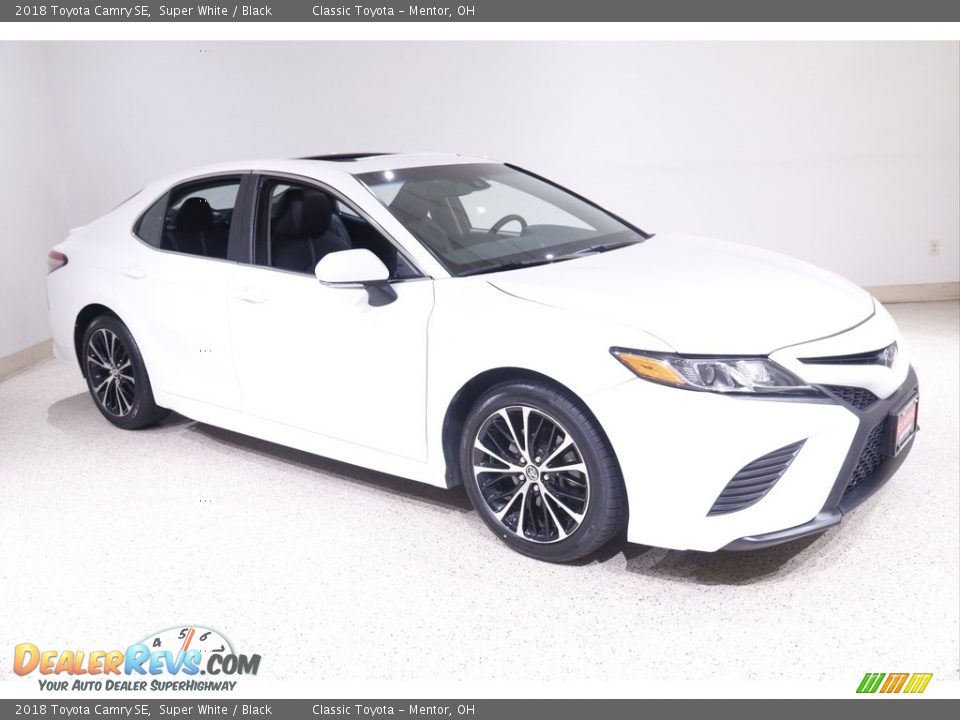 2018 Toyota Camry SE Super White / Black Photo #1