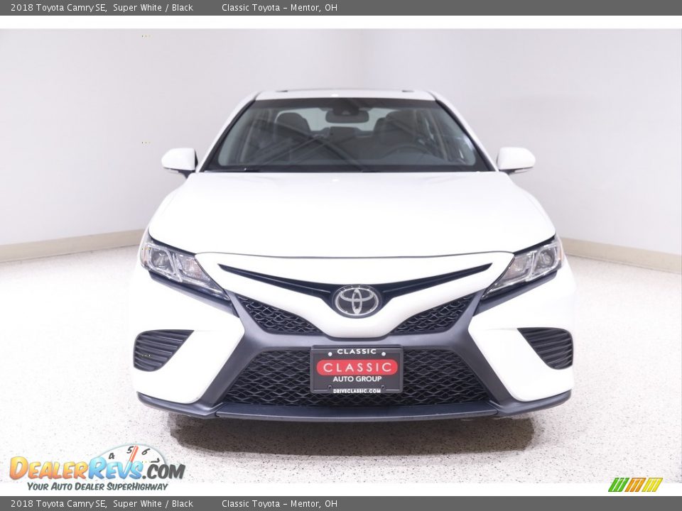 2018 Toyota Camry SE Super White / Black Photo #2