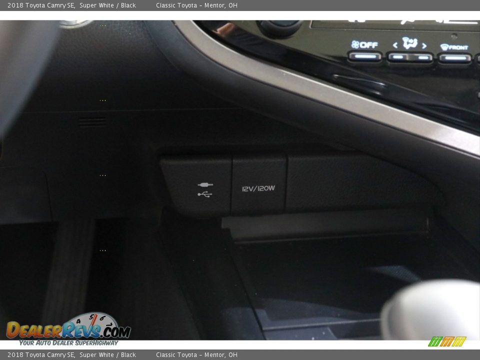 2018 Toyota Camry SE Super White / Black Photo #12