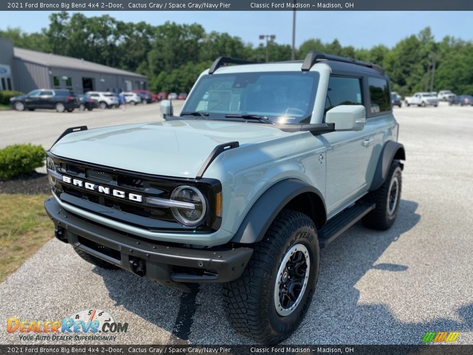 Front 3/4 View of 2021 Ford Bronco Big Bend 4x4 2-Door Photo #1