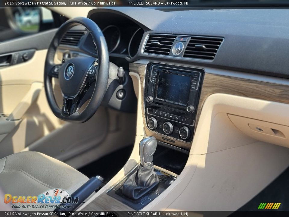 2016 Volkswagen Passat SE Sedan Pure White / Cornsilk Beige Photo #2