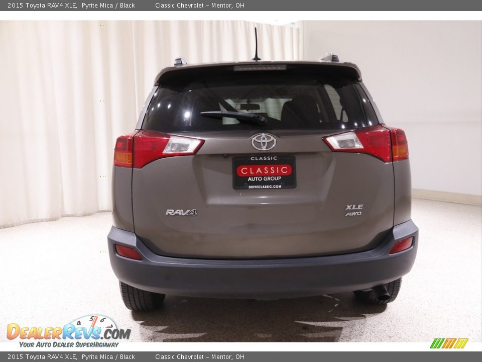 2015 Toyota RAV4 XLE Pyrite Mica / Black Photo #17