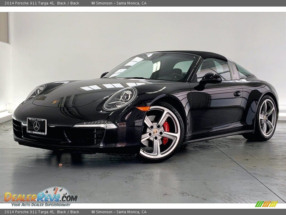 Front 3/4 View of 2014 Porsche 911 Targa 4S Photo #12