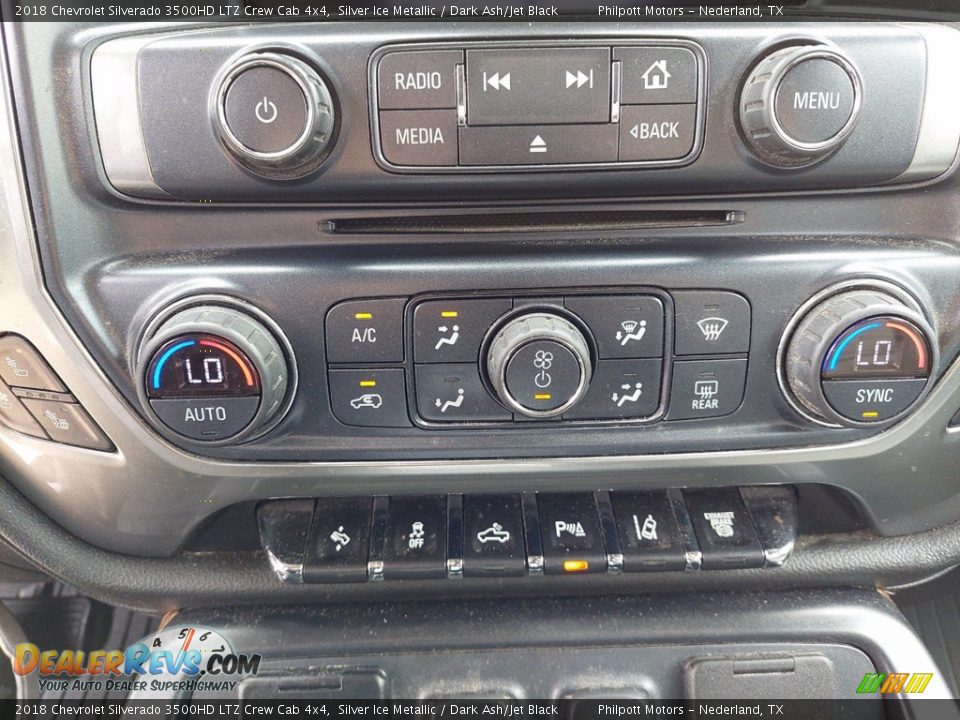 Controls of 2018 Chevrolet Silverado 3500HD LTZ Crew Cab 4x4 Photo #21