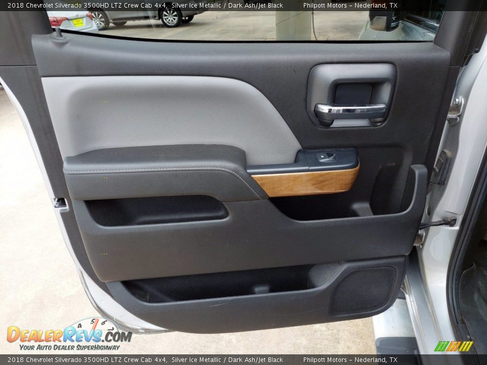 Door Panel of 2018 Chevrolet Silverado 3500HD LTZ Crew Cab 4x4 Photo #22