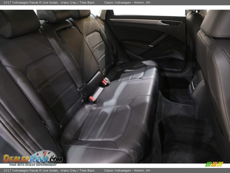 2017 Volkswagen Passat R-Line Sedan Urano Gray / Titan Black Photo #15
