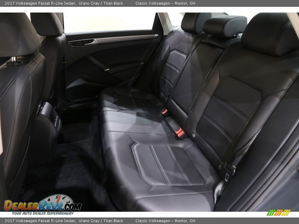 2017 Volkswagen Passat R-Line Sedan Urano Gray / Titan Black Photo #16