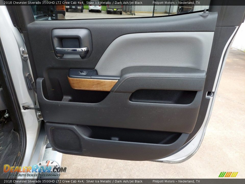 Door Panel of 2018 Chevrolet Silverado 3500HD LTZ Crew Cab 4x4 Photo #26