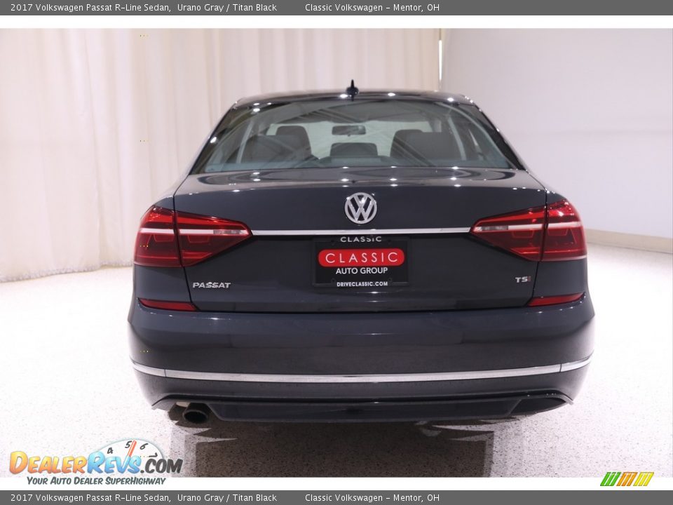 2017 Volkswagen Passat R-Line Sedan Urano Gray / Titan Black Photo #17