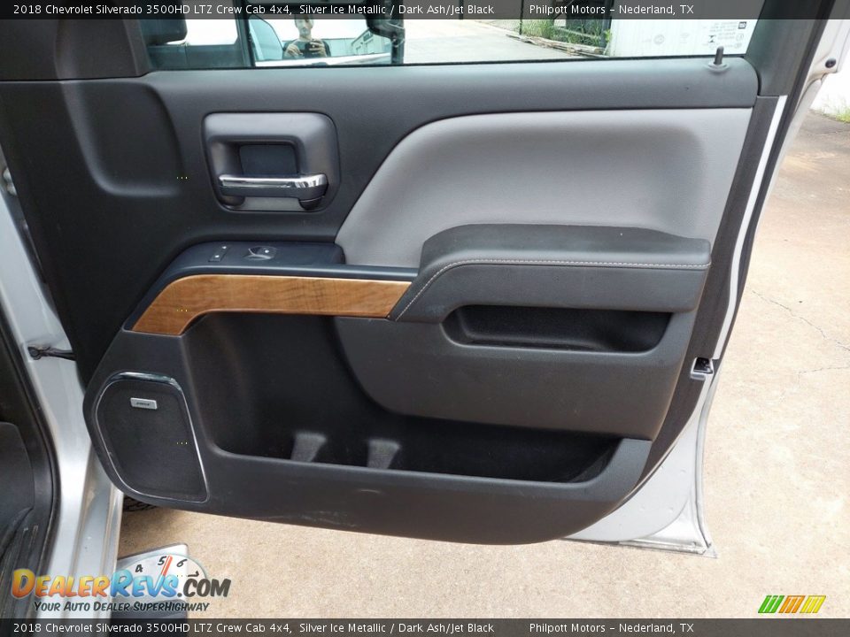 Door Panel of 2018 Chevrolet Silverado 3500HD LTZ Crew Cab 4x4 Photo #28