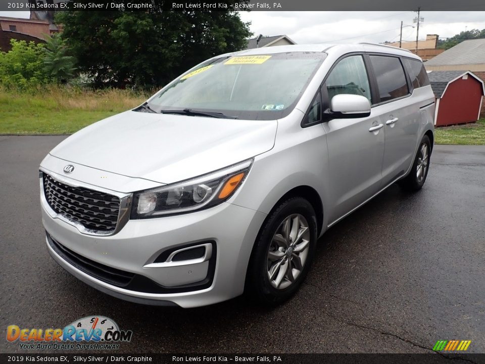 Front 3/4 View of 2019 Kia Sedona EX Photo #5